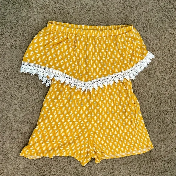 Xhilaration Yellow Off Shoulder Romper Lace Trim Pockets Boho Summer Size Medium - Picture 4 of 5